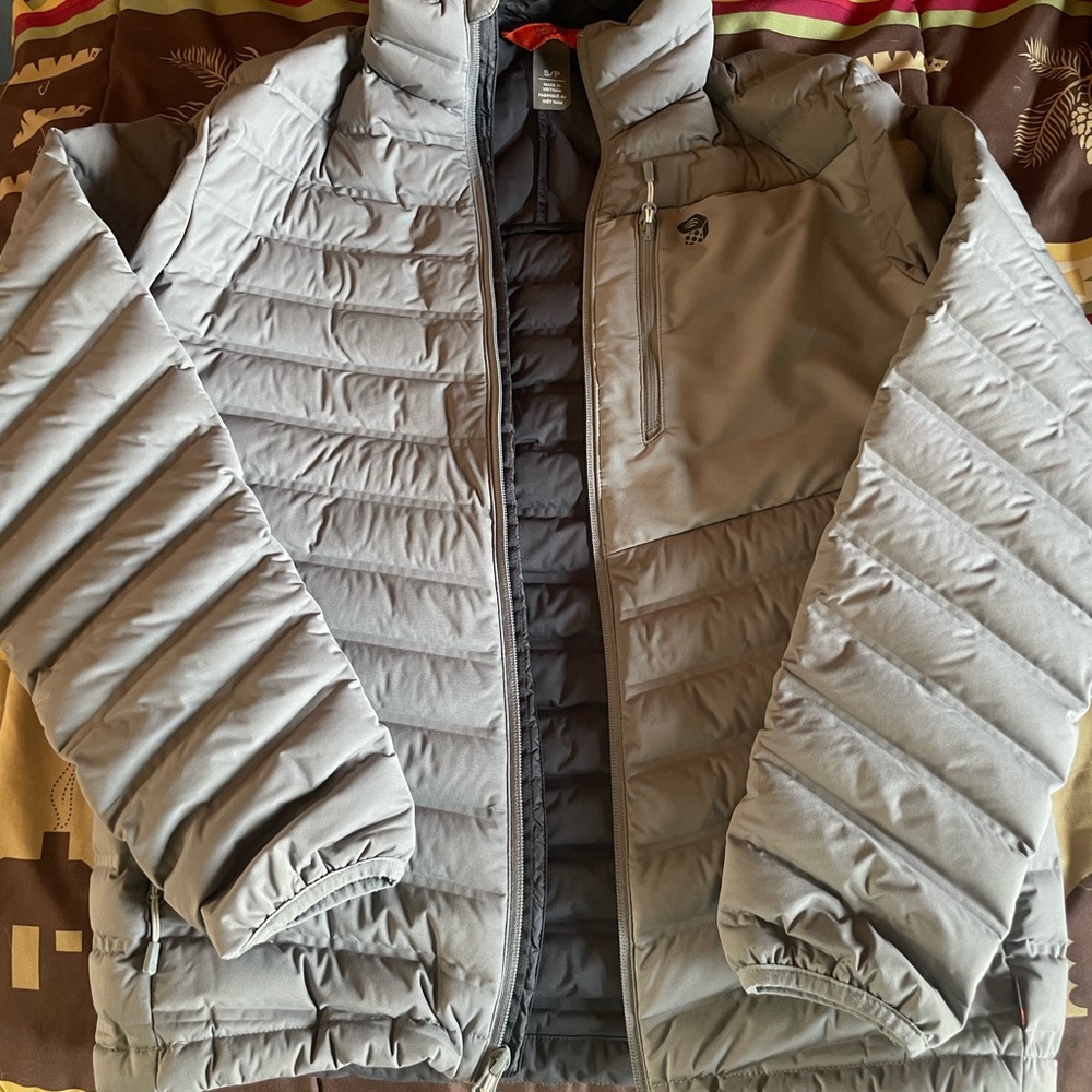 Women’s mountain hardwear down coat
